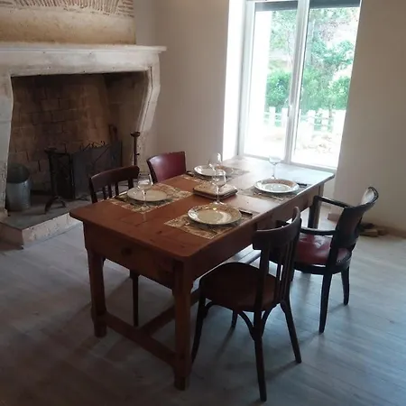 Дом отдыха Charming Little Perigourdine House Ламбра