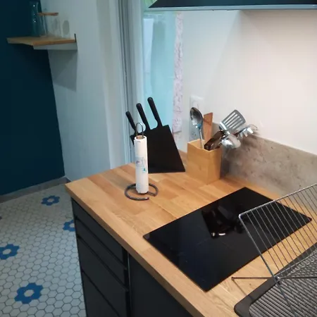 Charming Little Perigourdine House * Ламбра